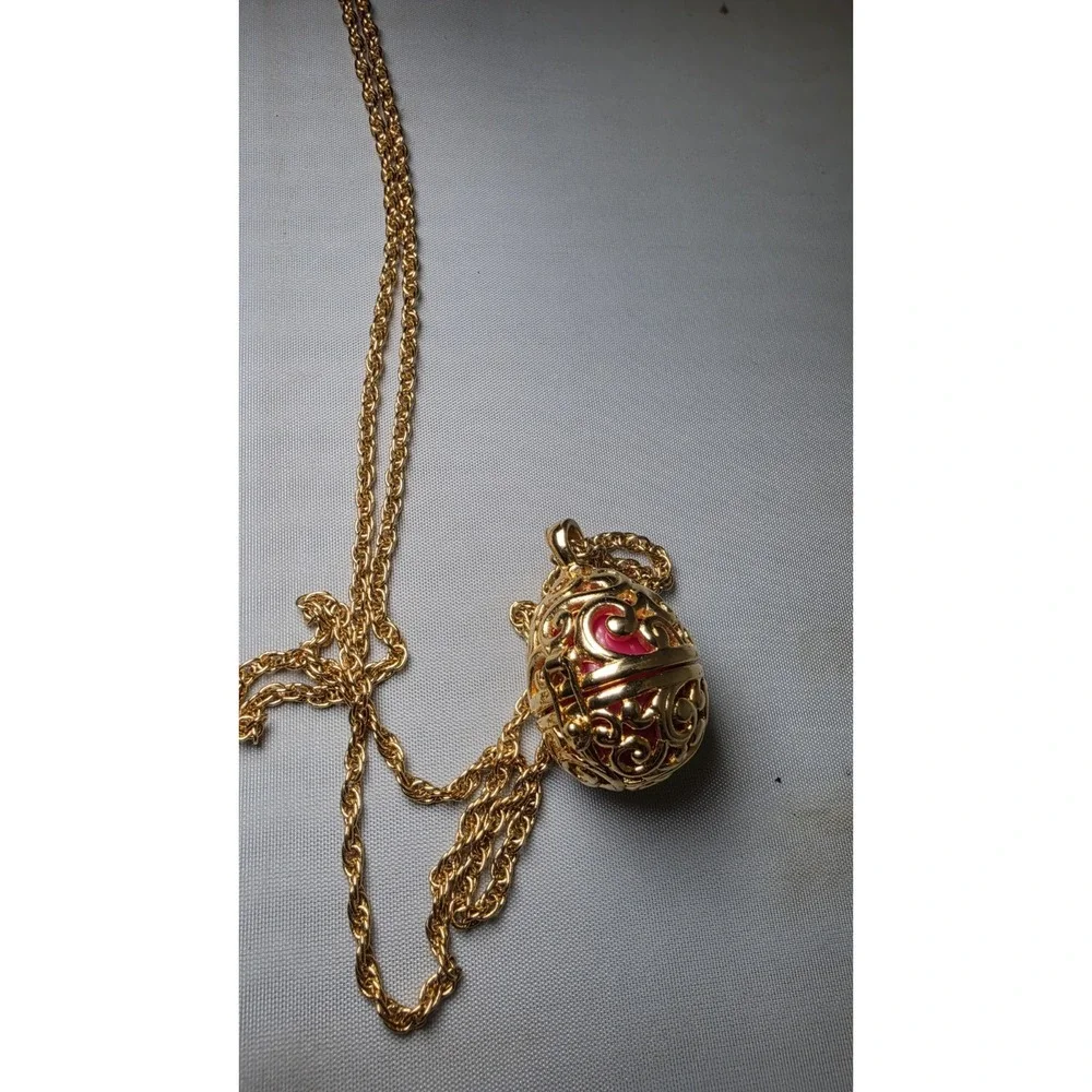 Vintage Gold Tone Filigree Joan Rivers Egg Pendant Necklace
